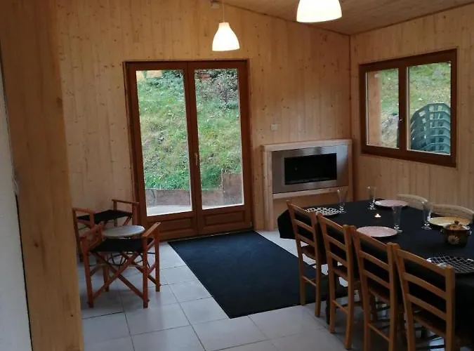 De L'ours Nyaraló *